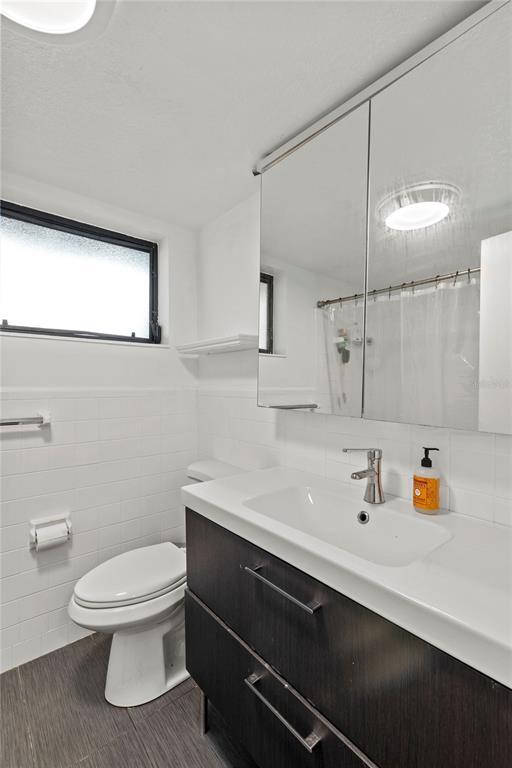 Building Photo - 2407 S Lois Ave