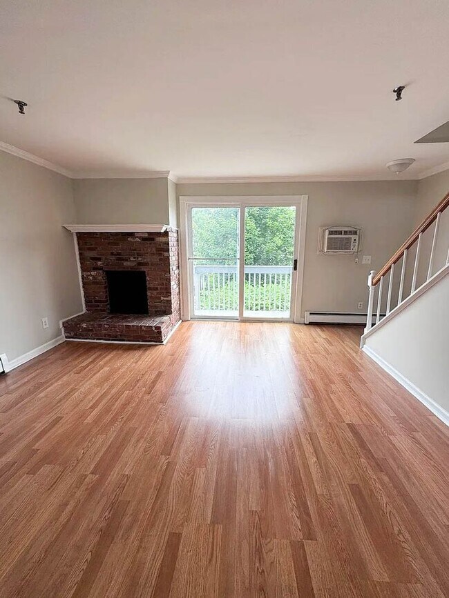 Building Photo - 678 Savin Ave