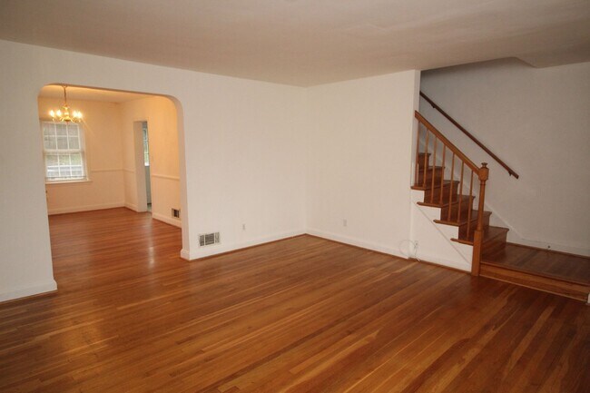 Building Photo - Lovely Towson 3bd/2ba Rowhome w/ CAC & W/D...