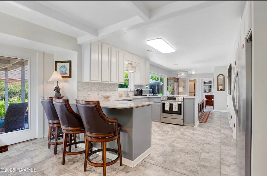 Kitchen - 113 Templeton Dr