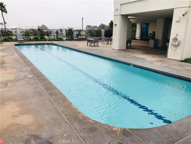 Building Photo - 525 E Seaside Way