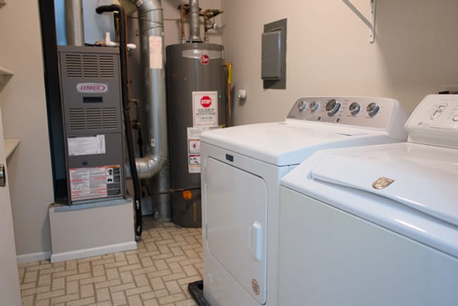 Building Photo - Wheeling, Lexington Commons 2BR/2BA 1 Garage & 2 Pools!