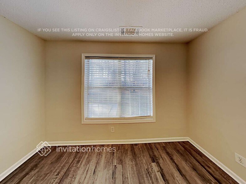Building Photo - 270 Hunters Chase