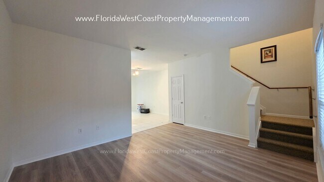 Building Photo - CAROLINA LANDINGS! 2 BEDROOM/2.5 BATH CONDO! SUPER LOCATION- UNIVERSITY PARKWAY