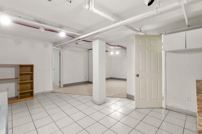 Building Photo - 264 S Lafayette St