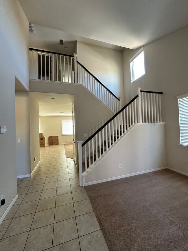 Building Photo - Garibaldi Ranch beautiful 4bedroom 3 full ...