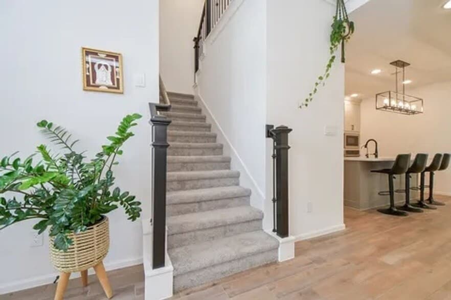 Building Photo - 10423 Mira Ter Trl