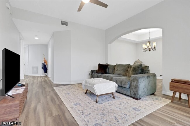 Building Photo - 1335 Mariposa Cir