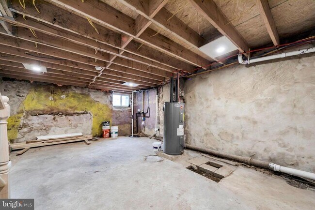 Building Photo - 1119 Thomas St