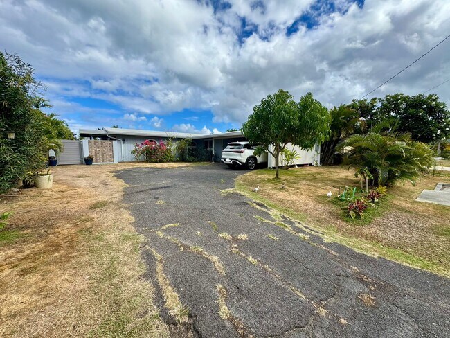 Building Photo - Rarely available 4 bed, 3 bath w/ a pool i...