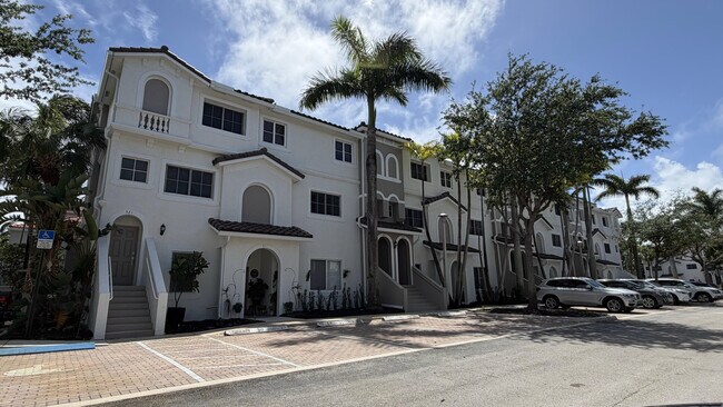 Building Photo - 525 Bayfront Dr