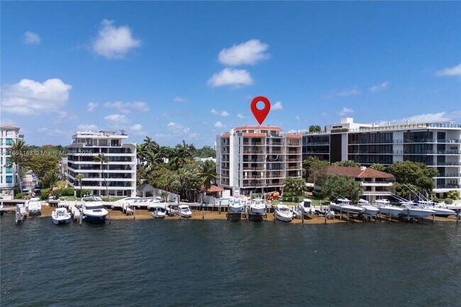 Primary Photo - 1632 S Bayshore Ct