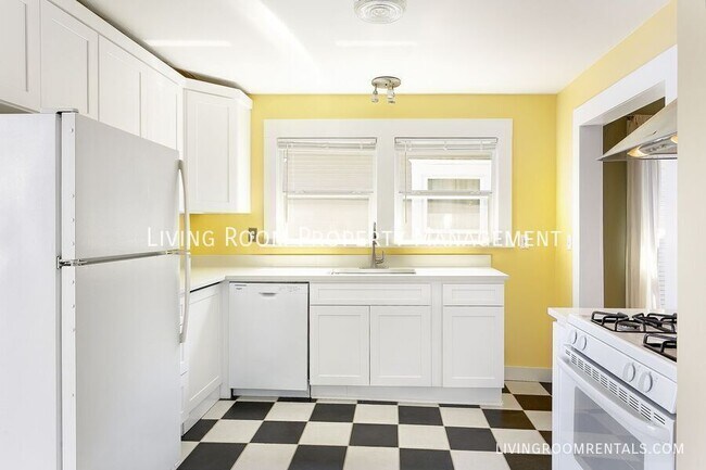 Building Photo - 1525 SE Pershing St