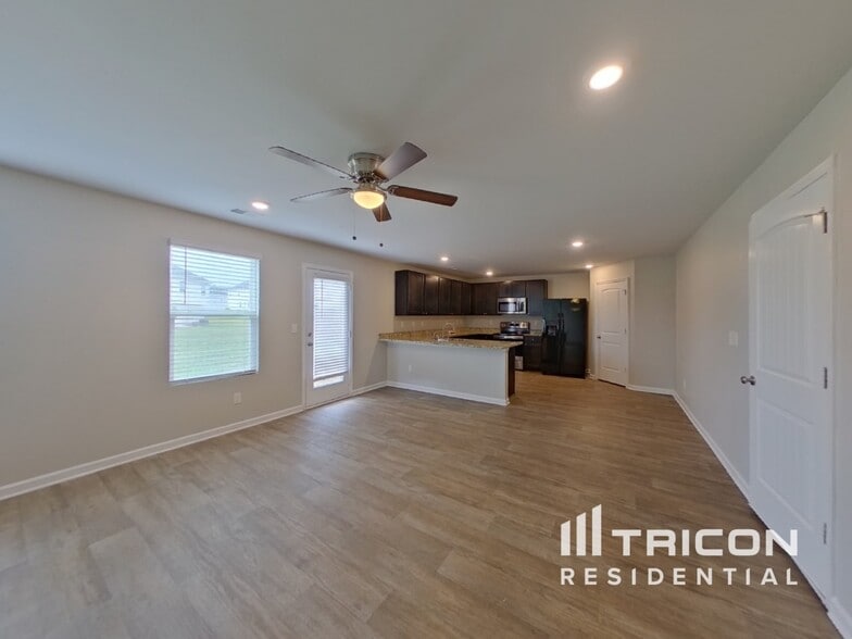 Building Photo - 1071 Bluecoat Cir