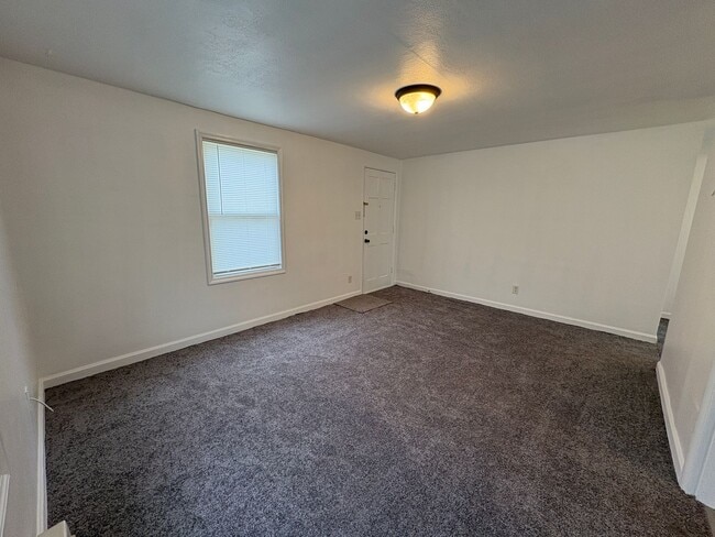 Building Photo - Adorable two bedroom, one bath house!