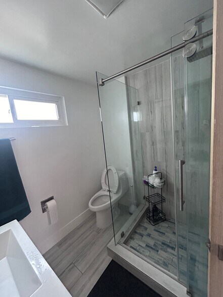 Building Photo - 2396 Redlands Dr