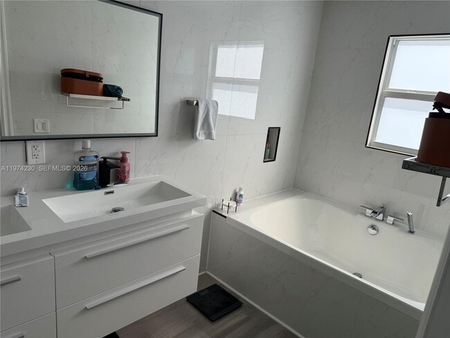 Building Photo - 6951 W Wedgewood Ave