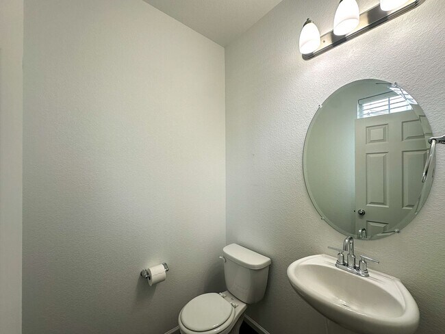 Building Photo - Senderos Creek 3bd paired home