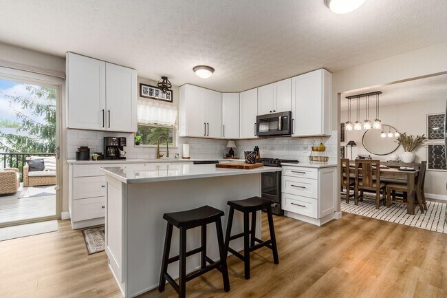 Building Photo - 9550 Mission Dr