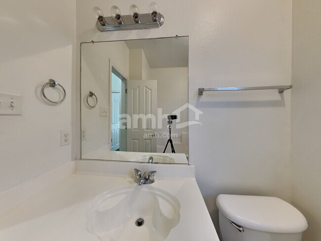 Building Photo - 10613 Big Oak Dr