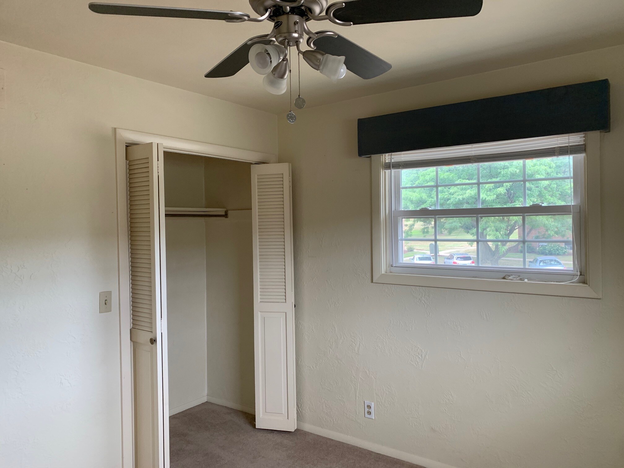 Building Photo - 219 Eisenhower Dr