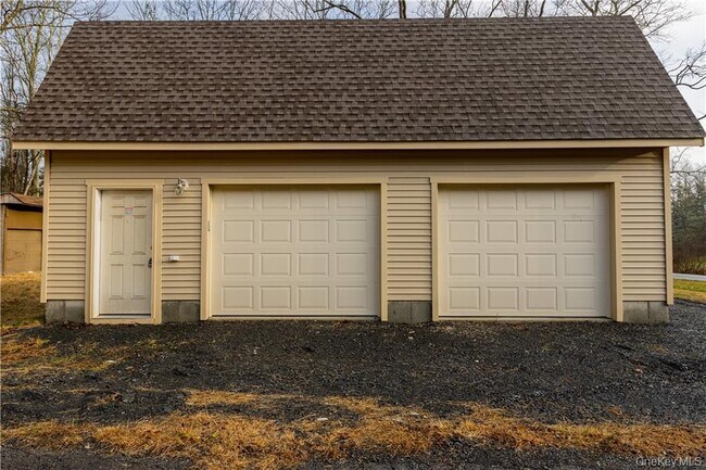 Building Photo - 208 Glenmere Rd