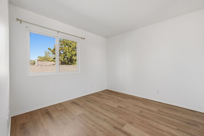 Building Photo - Beautifully Updated Home in Lake Lindero