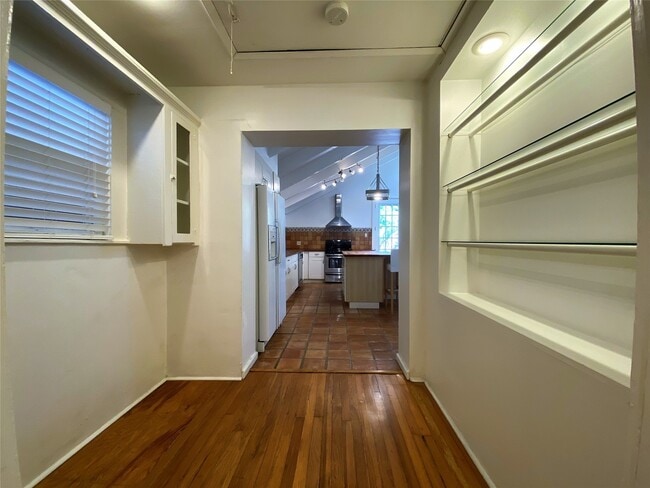 Building Photo - 1643 Park St