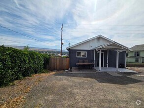 Building Photo - Charming 2 Bedroom With Valley View!