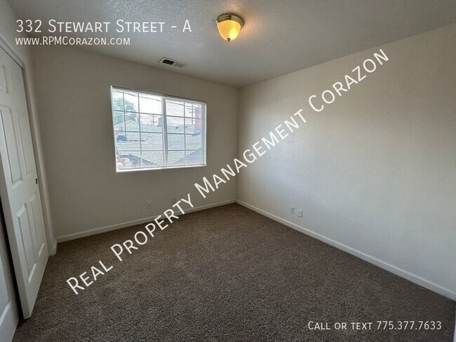 Building Photo - Upstairs 2 Bed, 2 Bath apt w/ in unit wash...