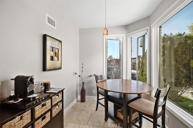 Building Photo - 12 Dauphin