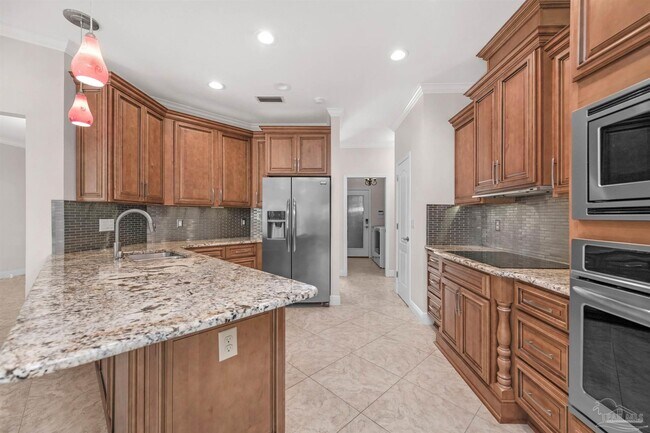 Building Photo - 8731 Thunderbird Dr