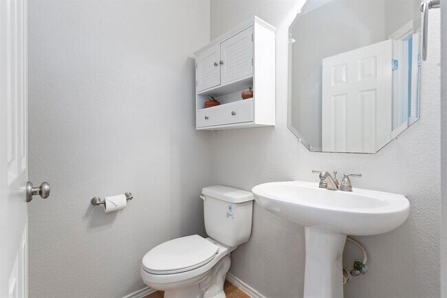 Building Photo - 1720 Briarton Ln S
