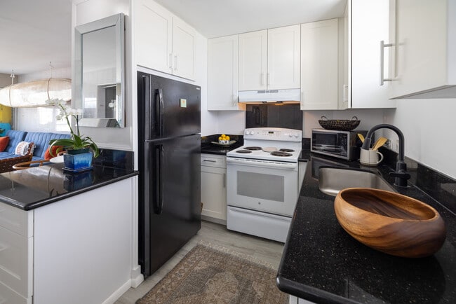 Full Kitchen - 2440 Date St