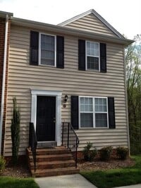 Building Photo - 4 Bedroom Townhome in Lynchburg