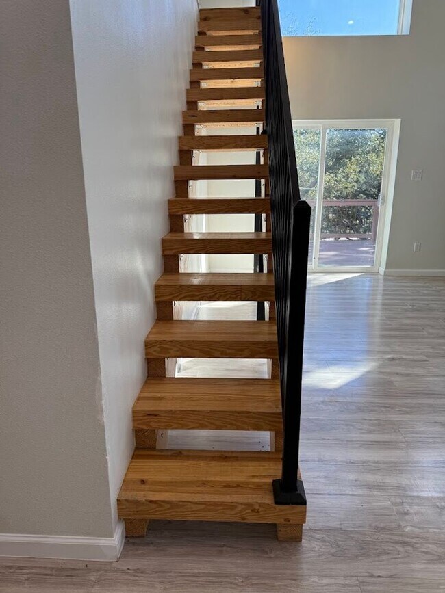 Building Photo - NEW ON MARKET