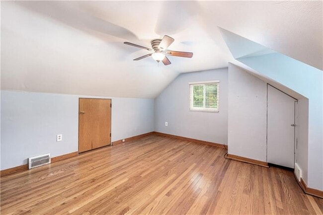 Building Photo - 1431 Lakeside Dr