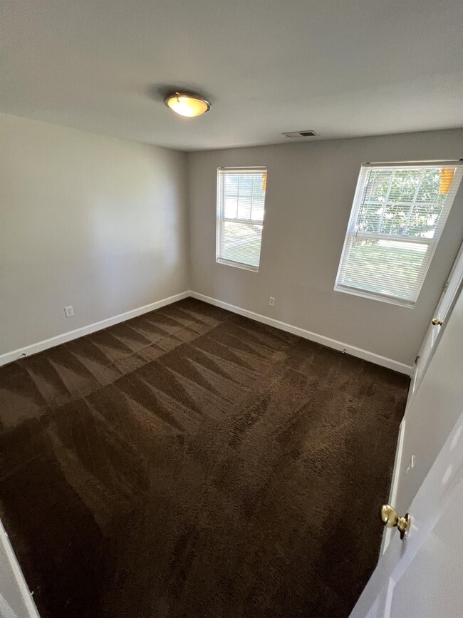 Building Photo - 6890 Hawthorne St