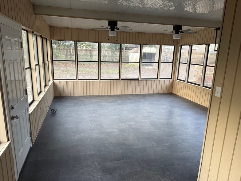 Building Photo - 1614 Woodrow Ave