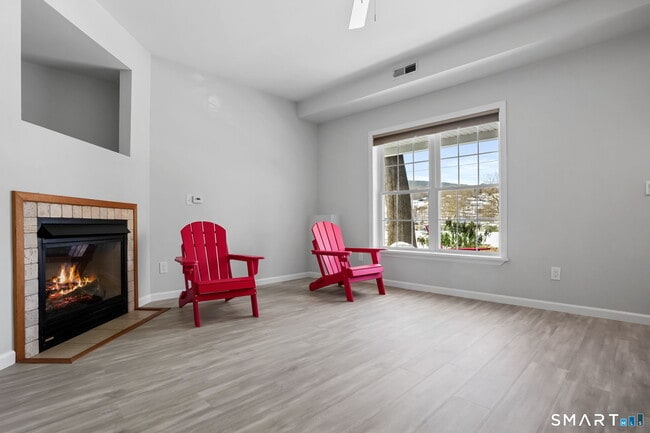 Building Photo - 19 Candlewood Springs Road