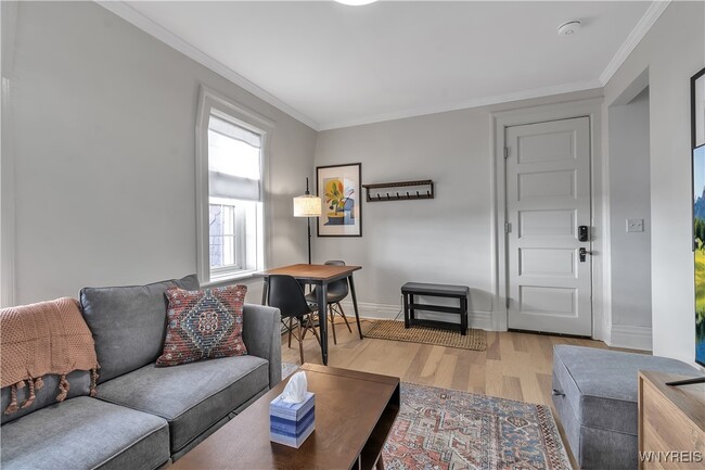 Building Photo - 617 Niagara St