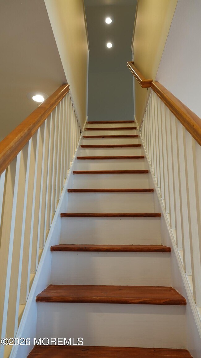 Building Photo - 20 Main St