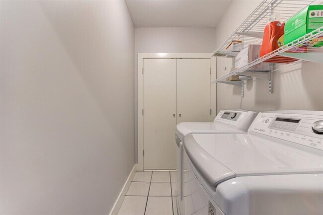 Building Photo - 444 N Central Ave