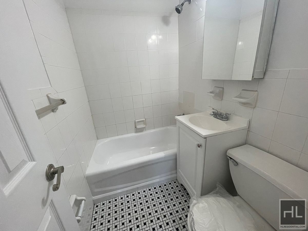 Building Photo - East 38th Street