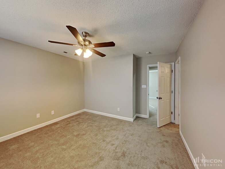 Building Photo - 409 Glencroft Dr