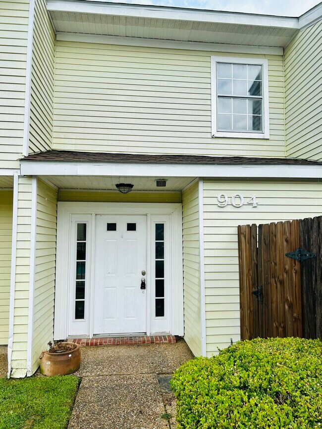 Front Door - 101 Wilbourn Blvd