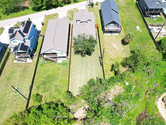 Building Photo - 719 Baywood Dr