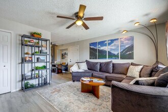 Building Photo - 6650 Parkridge Ct