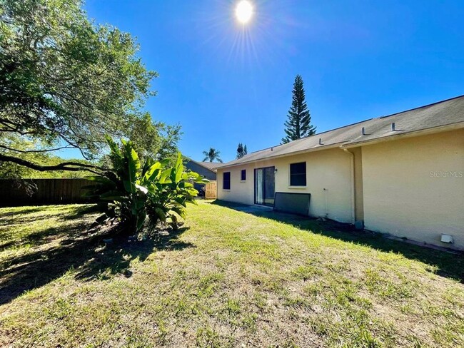 Building Photo - 2625 Narcissus Dr