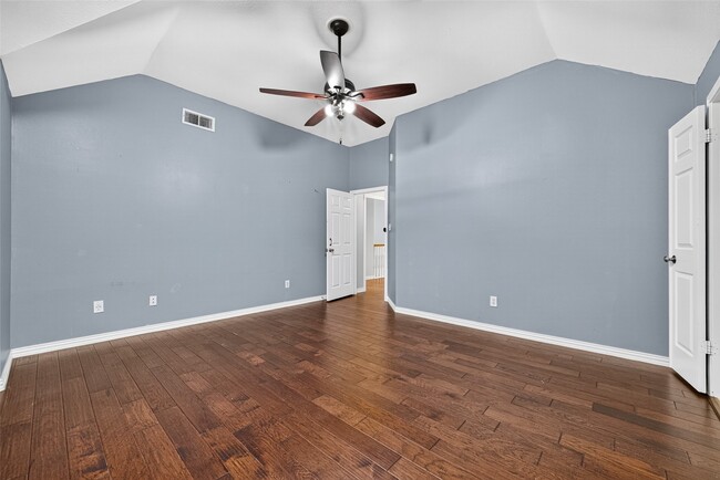 Building Photo - 6311 Drake Elm Dr